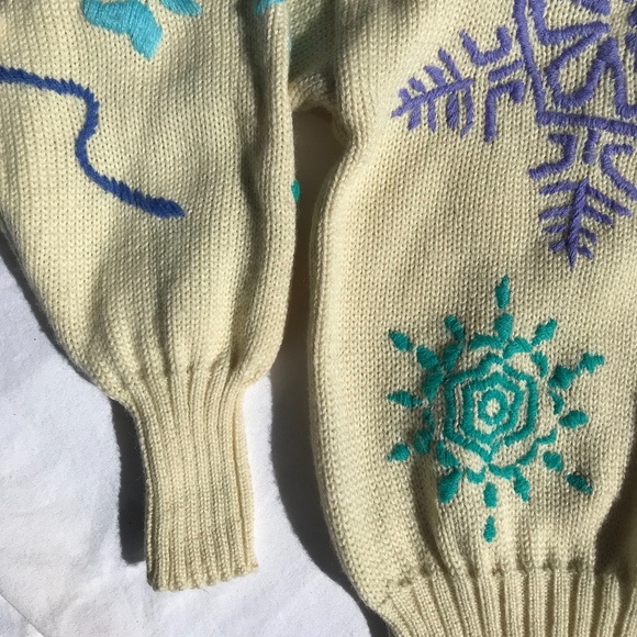 (5 for $20) Girls Obermeyer Cream Sweater VGC - Picture 3 of 8